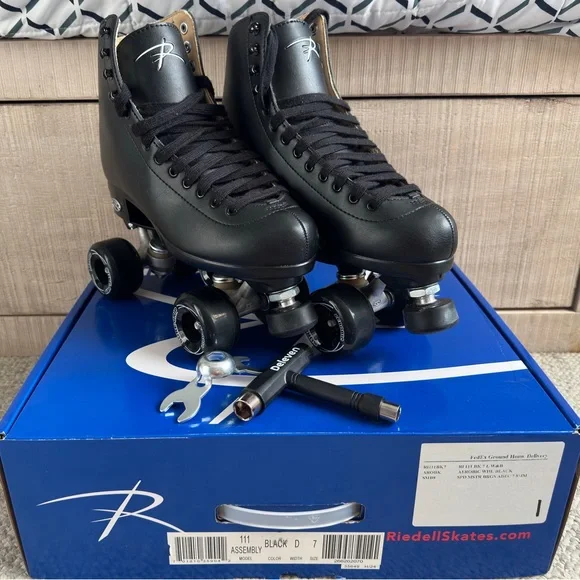 Riedell 111 Booster Indoor Roller Skates - Picture 2 of 6